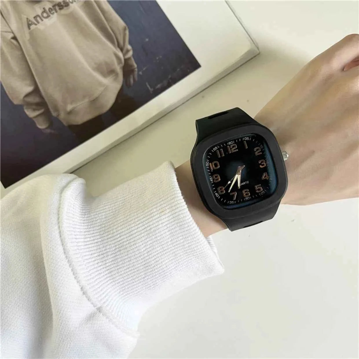 Fashion Women Watches Squartz Dial Watch Women Luxury Ladies Quartz Wristwatches Silicone Female Clock