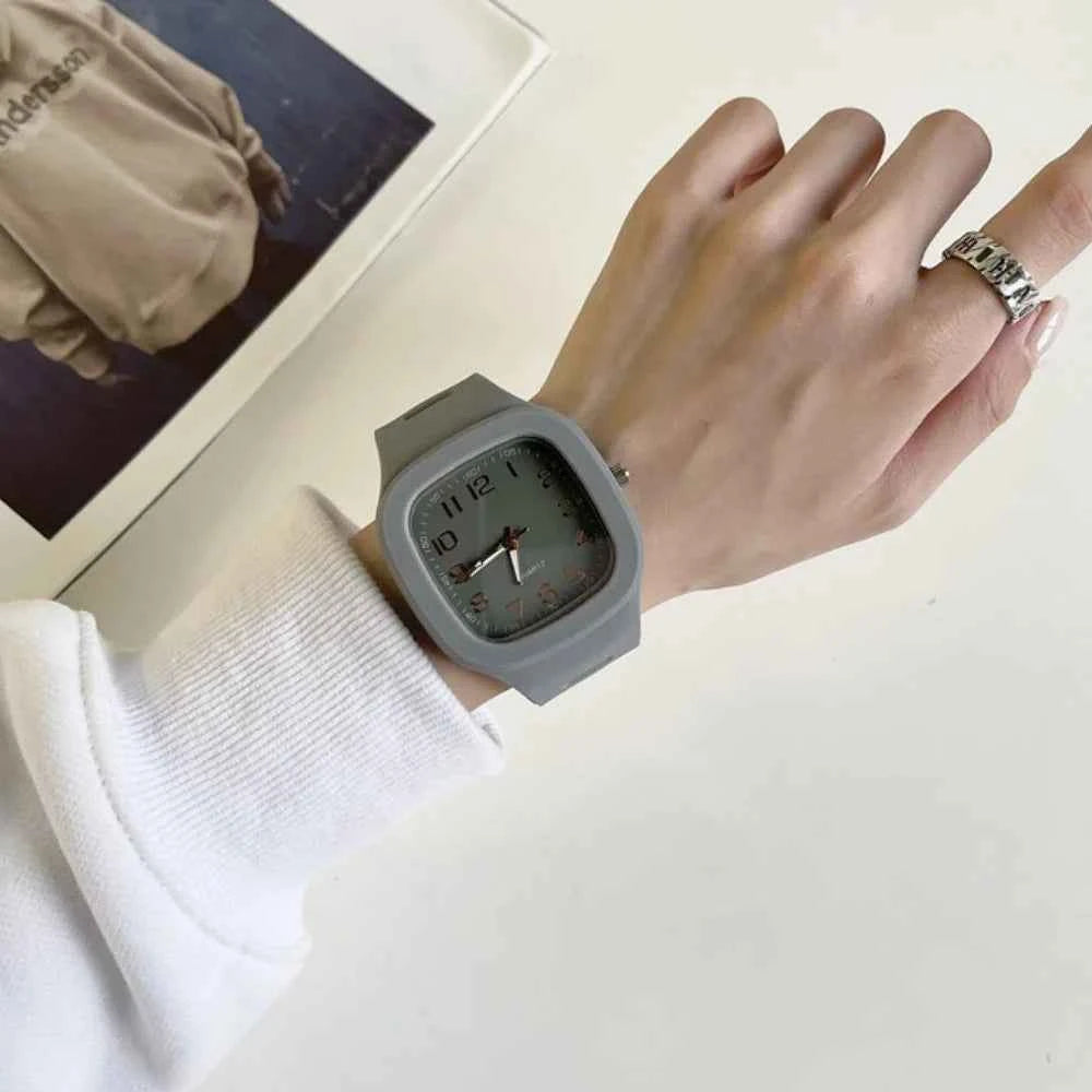 Fashion Women Watches Squartz Dial Watch Women Luxury Ladies Quartz Wristwatches Silicone Female Clock