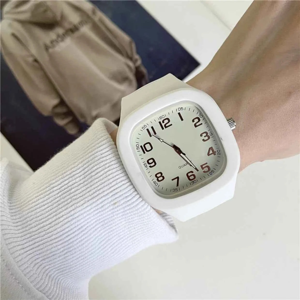 Fashion Women Watches Squartz Dial Watch Women Luxury Ladies Quartz Wristwatches Silicone Female Clock