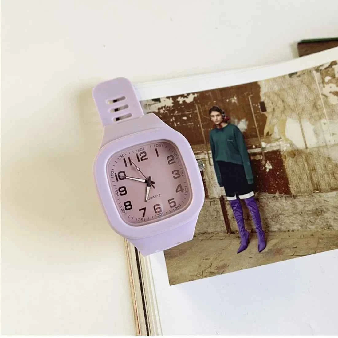 Fashion Women Watches Squartz Dial Watch Women Luxury Ladies Quartz Wristwatches Silicone Female Clock