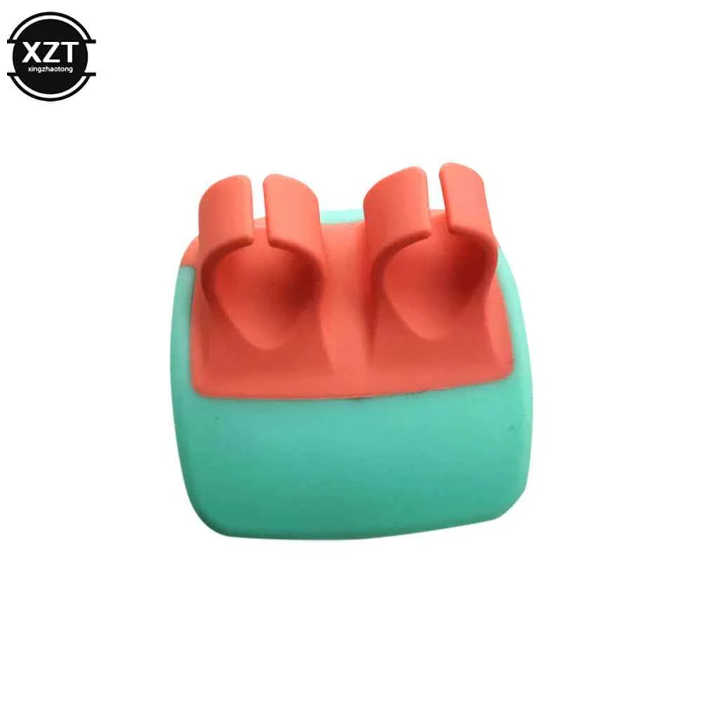 Multifunctional Vegetable Fruit Peeler Hand Peeler Swift Hand Palm Vegetable and Fruit Peeler Slicer Kitchen Tool Helper Peeler