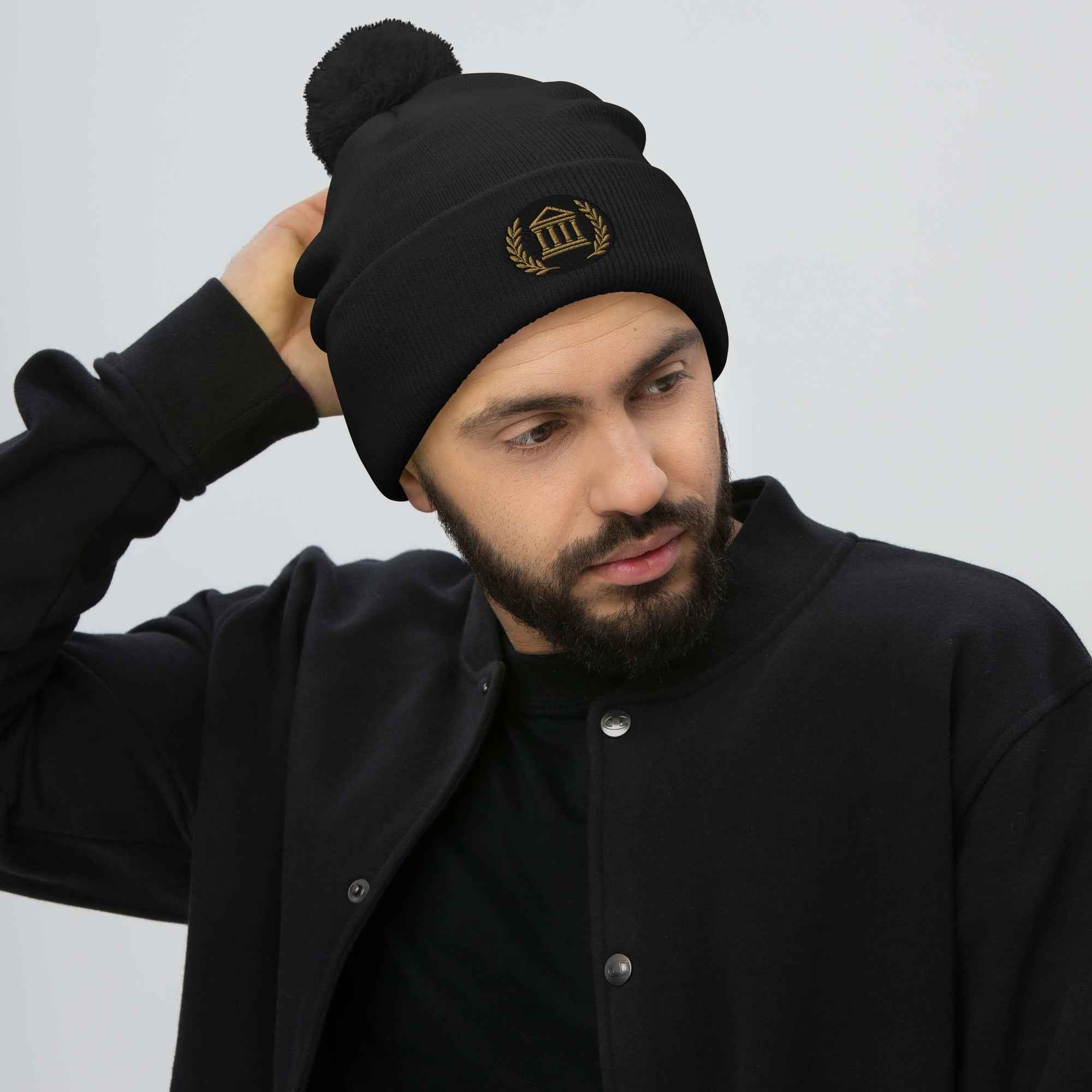 Bonnet à pompon marque Élégance-Empire-Agency.