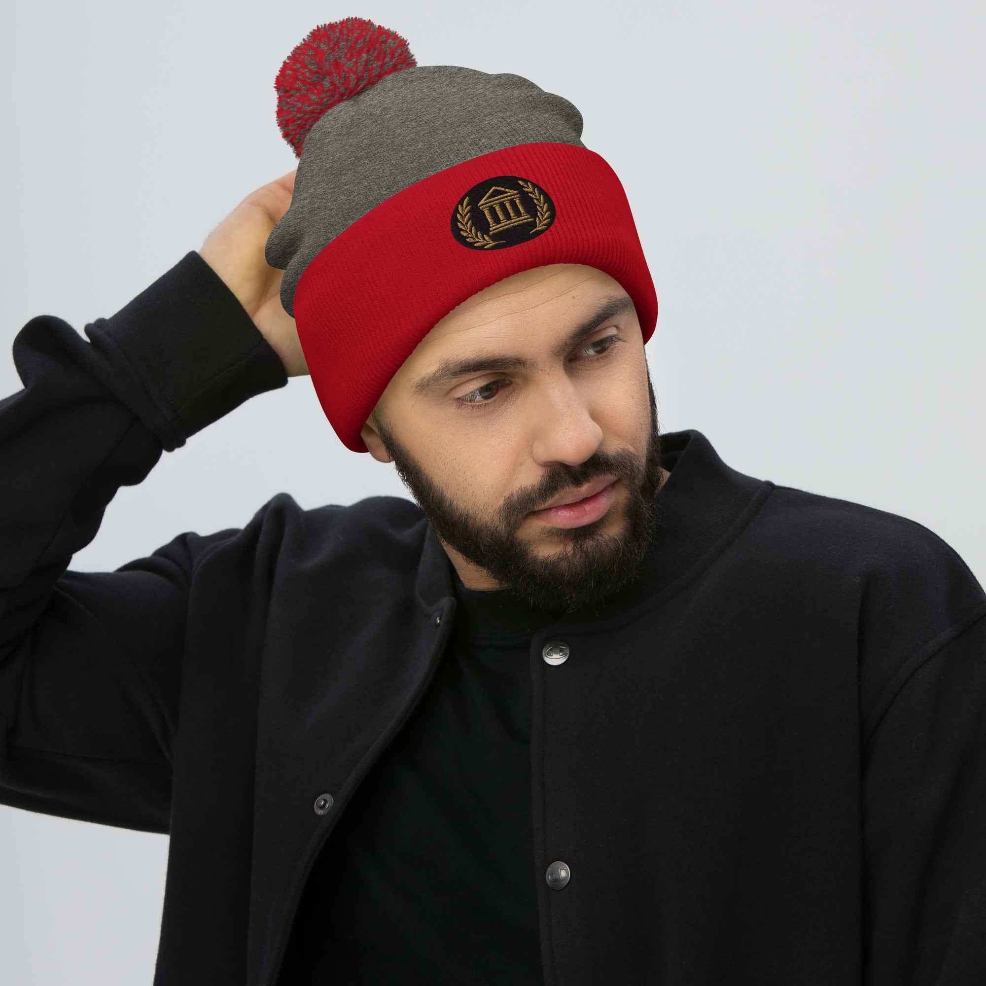Bonnet à pompon marque Élégance-Empire-Agency.
