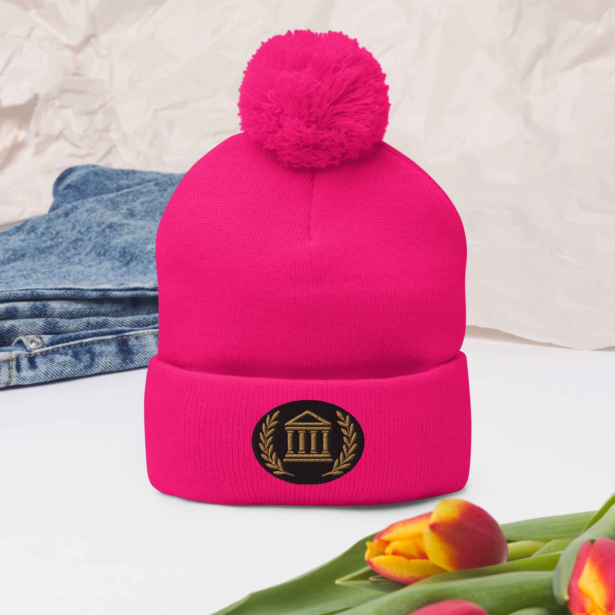 Bonnet à pompon marque Élégance-Empire-Agency.