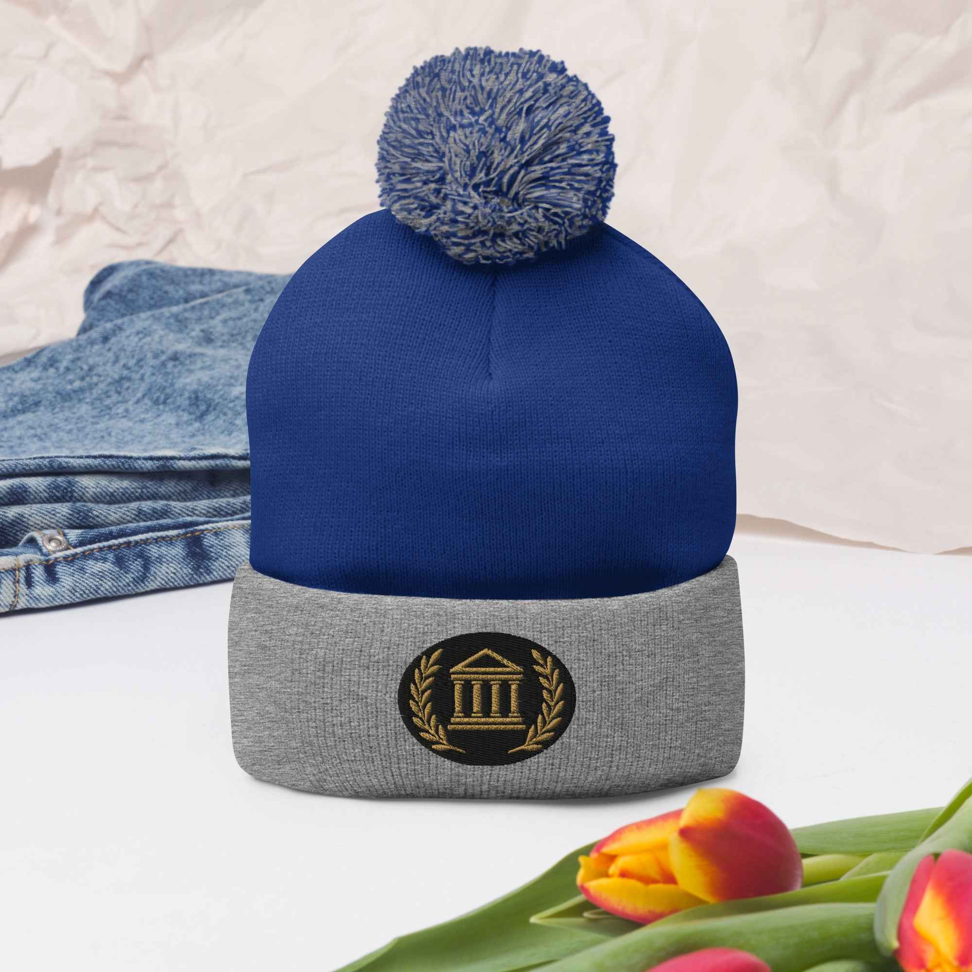Bonnet à pompon marque Élégance-Empire-Agency.
