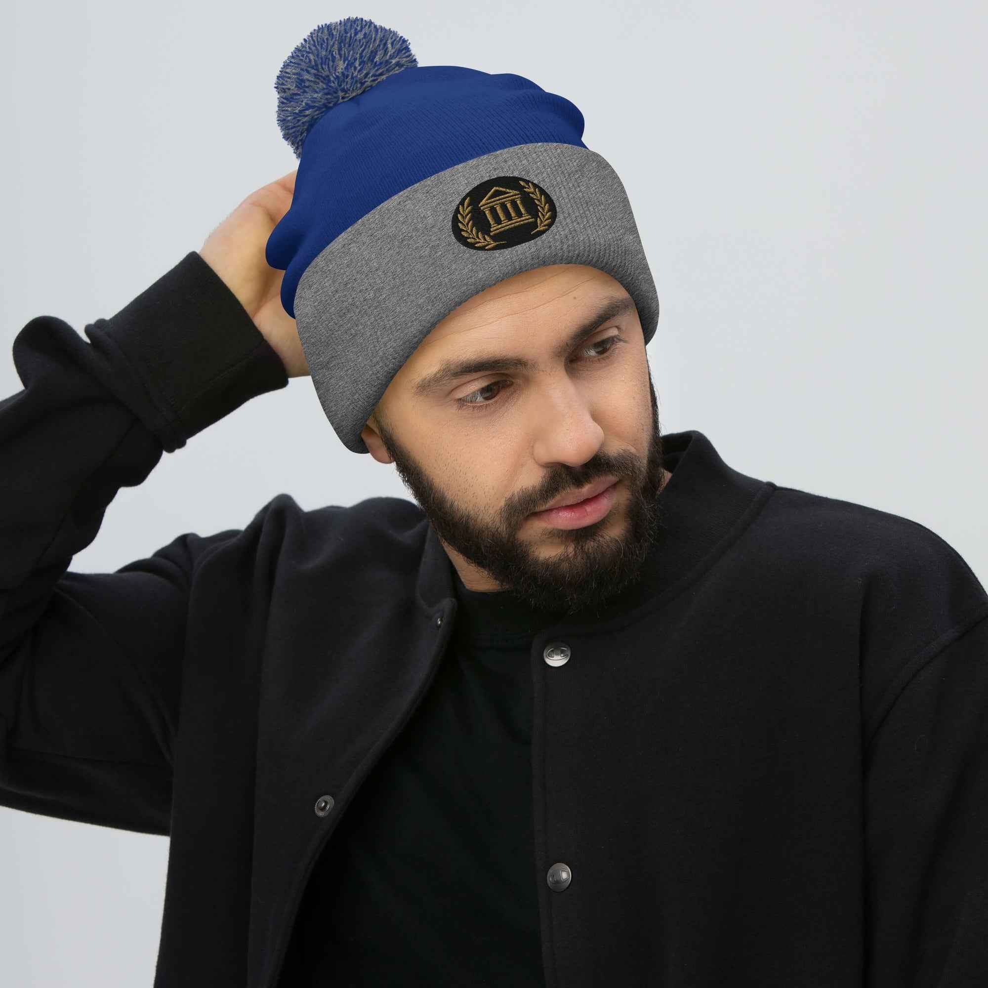 Bonnet à pompon marque Élégance-Empire-Agency.